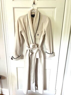 Ralph Lauren Robe. Size S. Cream. With pockets.